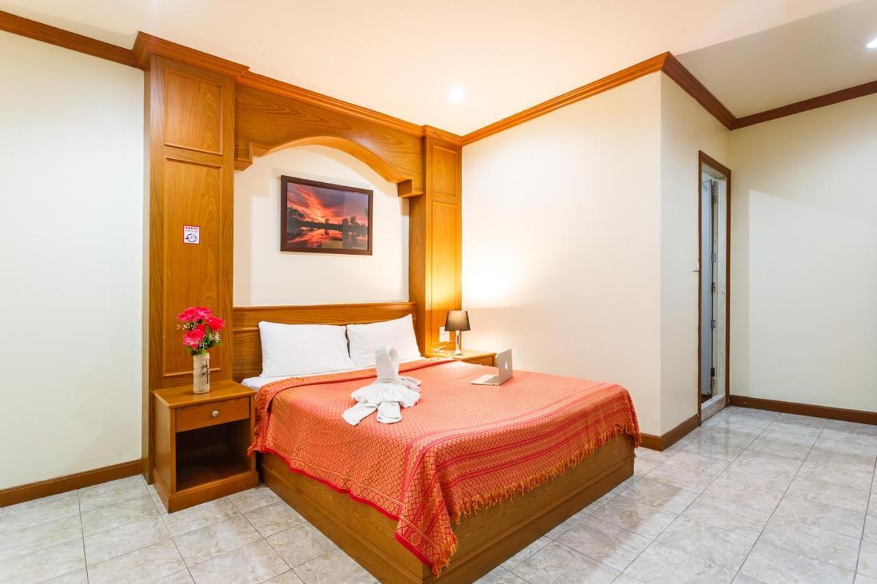 Oyo 739 Presley Guesthouse Phuket Patong Bagian luar foto