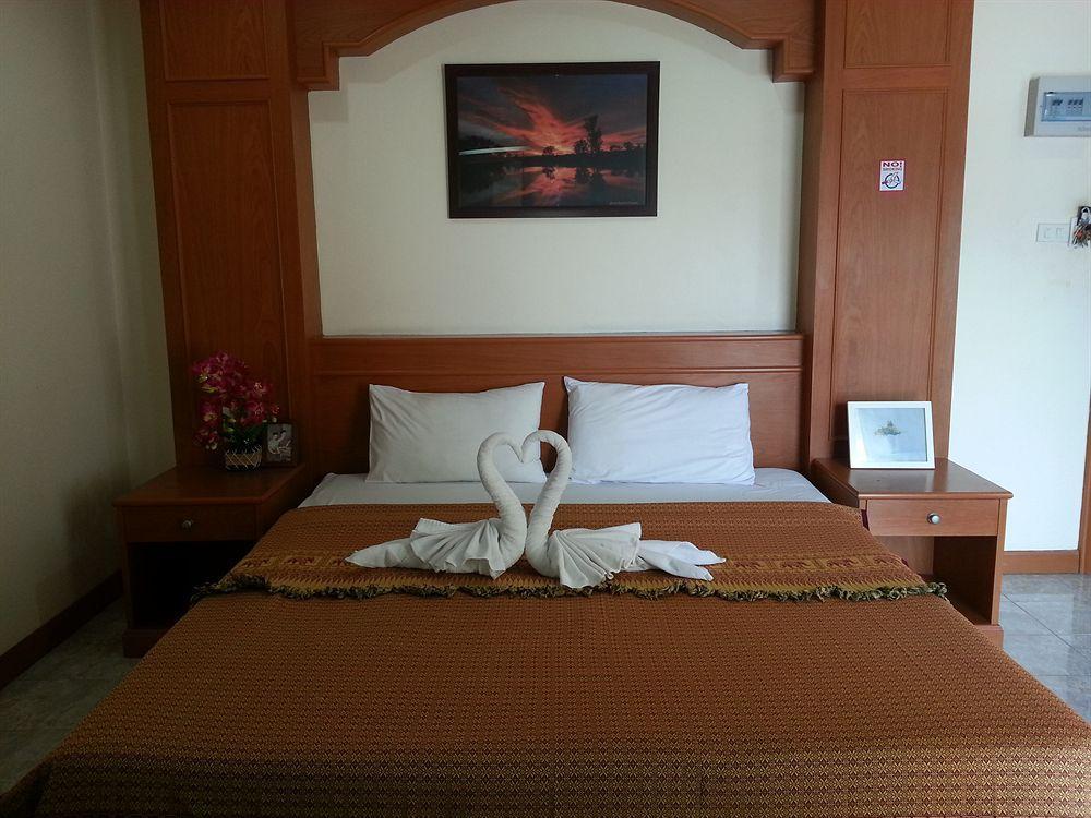 Oyo 739 Presley Guesthouse Phuket Patong Bagian luar foto