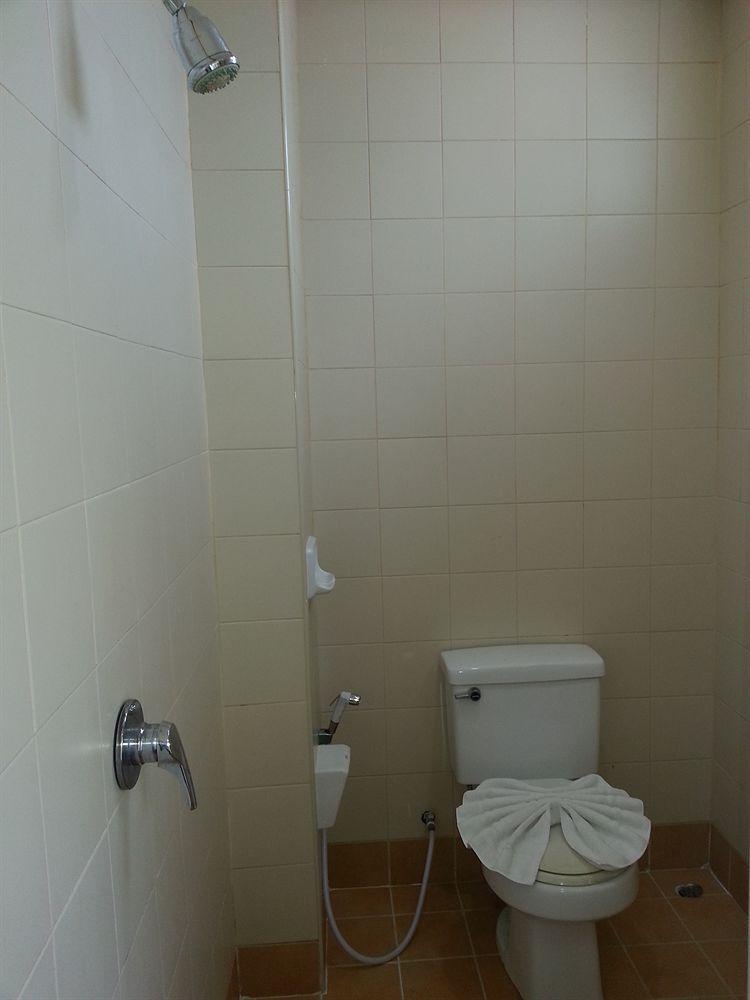 Oyo 739 Presley Guesthouse Phuket Patong Bagian luar foto