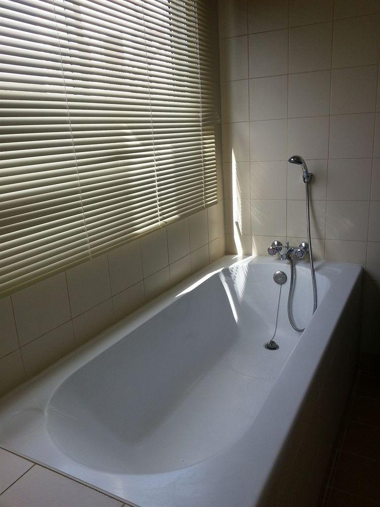 Oyo 739 Presley Guesthouse Phuket Patong Bagian luar foto
