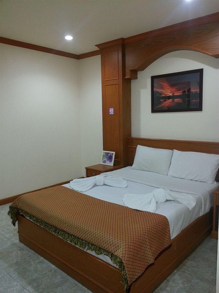 Oyo 739 Presley Guesthouse Phuket Patong Bagian luar foto