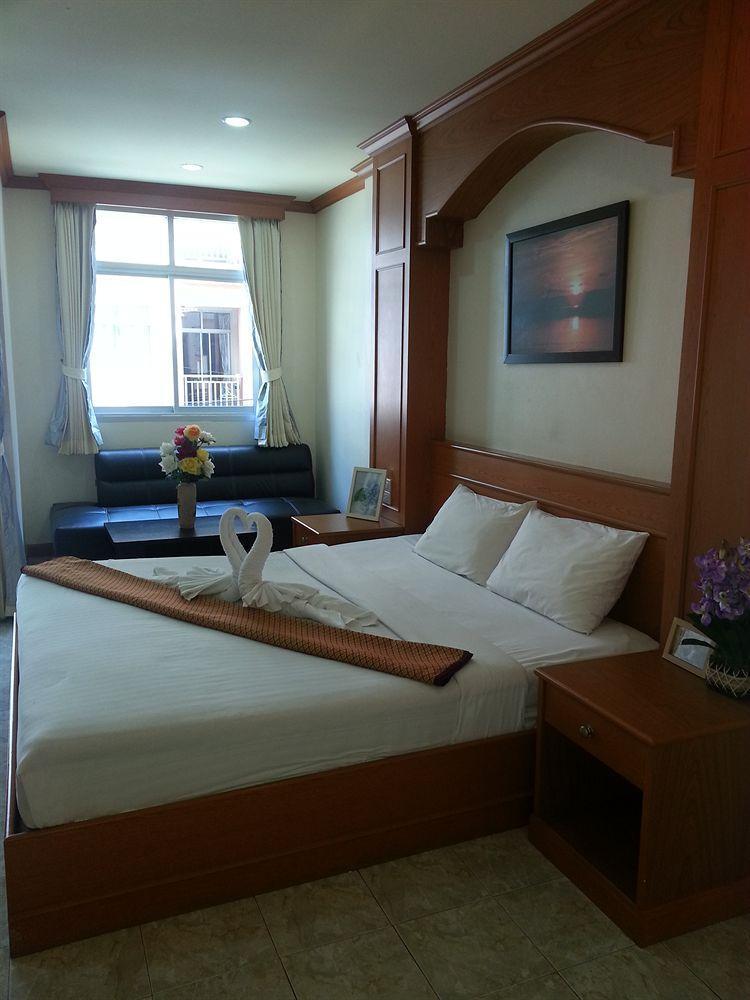 Oyo 739 Presley Guesthouse Phuket Patong Bagian luar foto