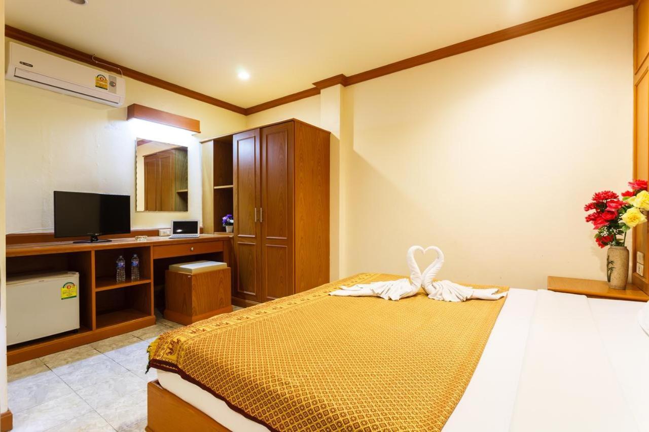 Oyo 739 Presley Guesthouse Phuket Patong Bagian luar foto