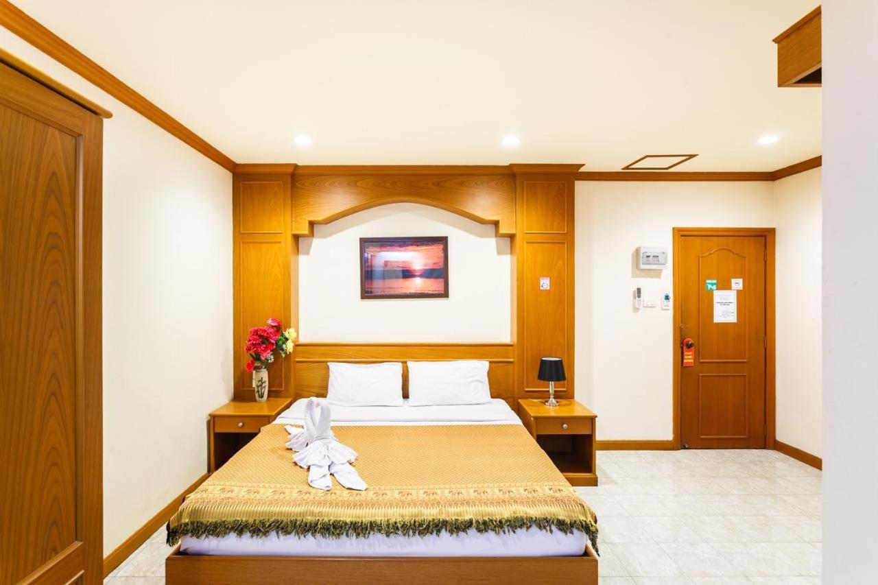 Oyo 739 Presley Guesthouse Phuket Patong Bagian luar foto