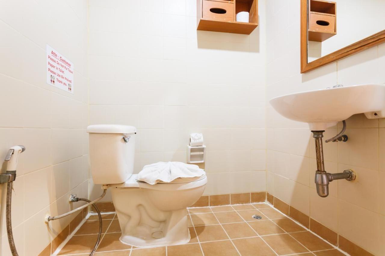 Oyo 739 Presley Guesthouse Phuket Patong Bagian luar foto
