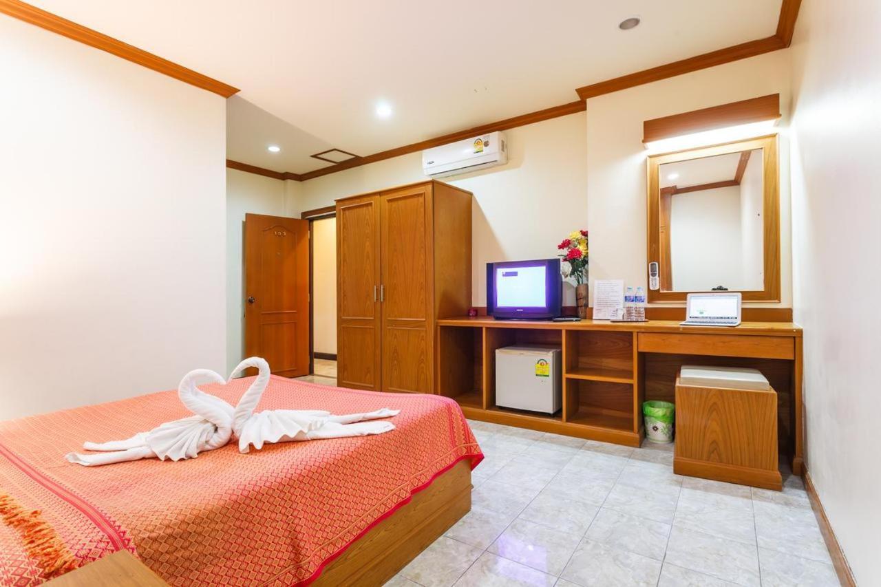 Oyo 739 Presley Guesthouse Phuket Patong Bagian luar foto