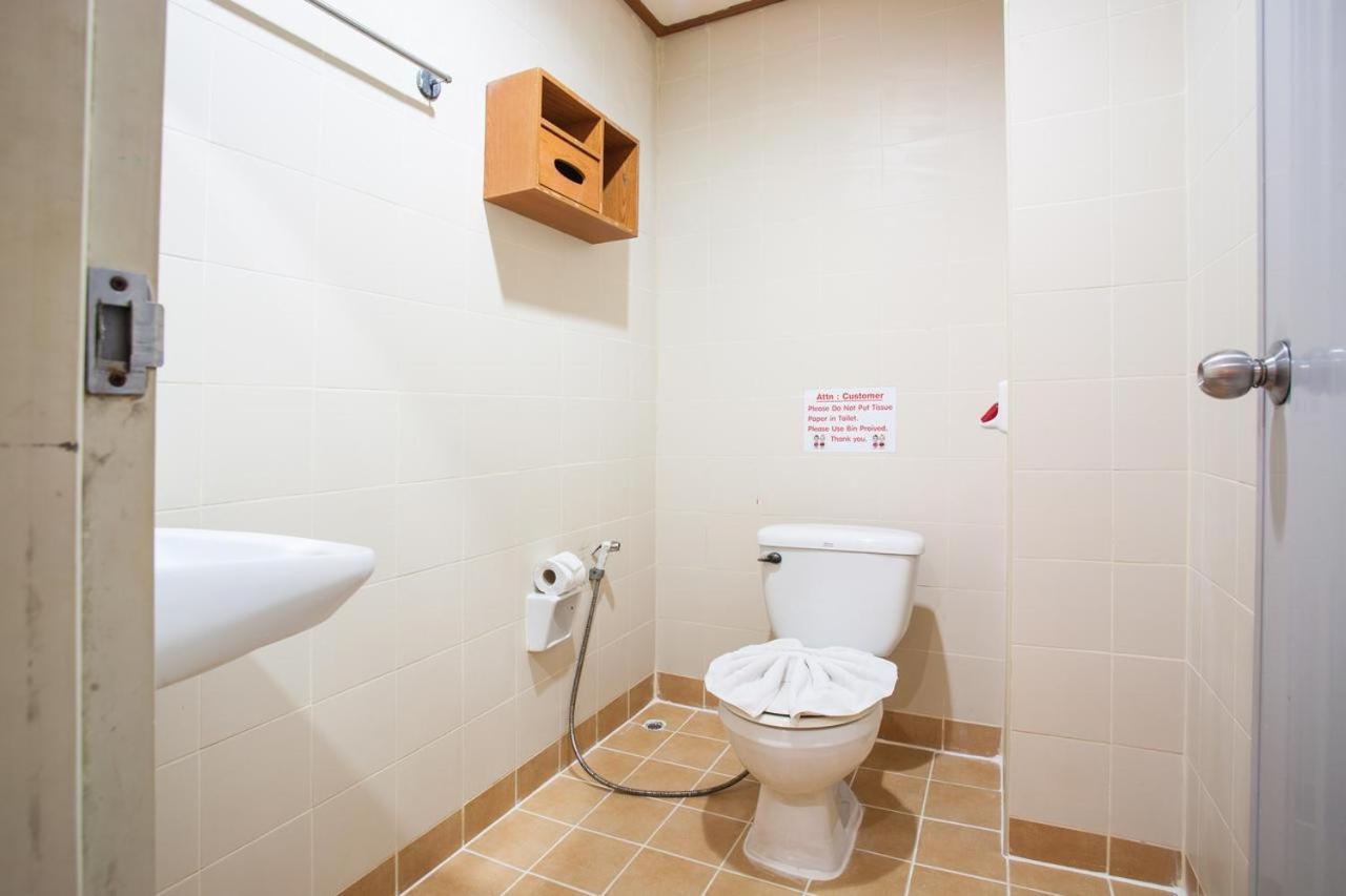 Oyo 739 Presley Guesthouse Phuket Patong Bagian luar foto