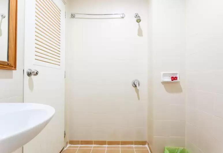 Oyo 739 Presley Guesthouse Phuket Patong Bagian luar foto